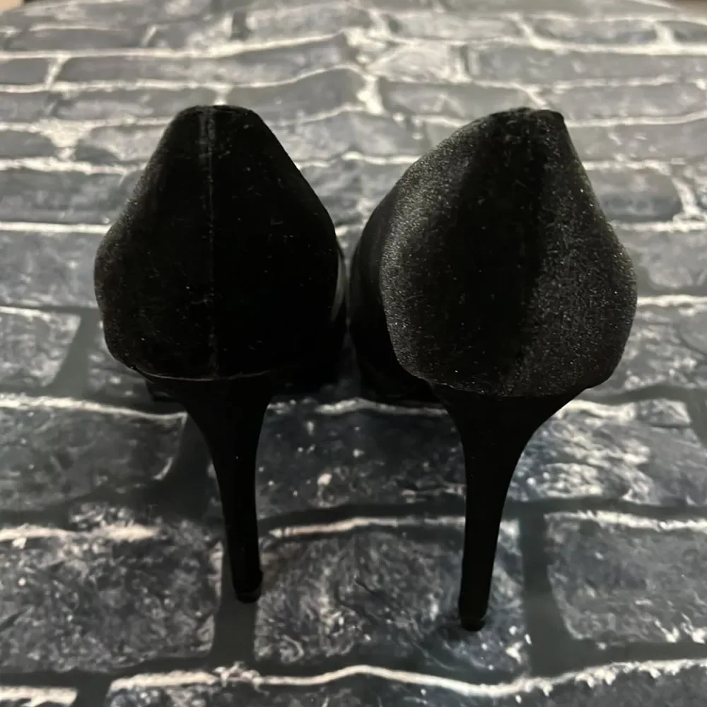 Nina black velvet pumps evening